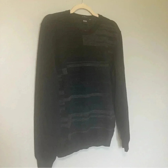 Hugo Boss 100% virgin wool grey black  sweater - Picture 6 of 7